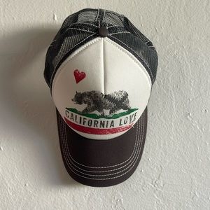 NWOT Billabong mesh trucker hat, “California Love”